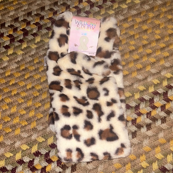 NWT! Faux Cheetah Fur Scarf - Picture 1 of 4